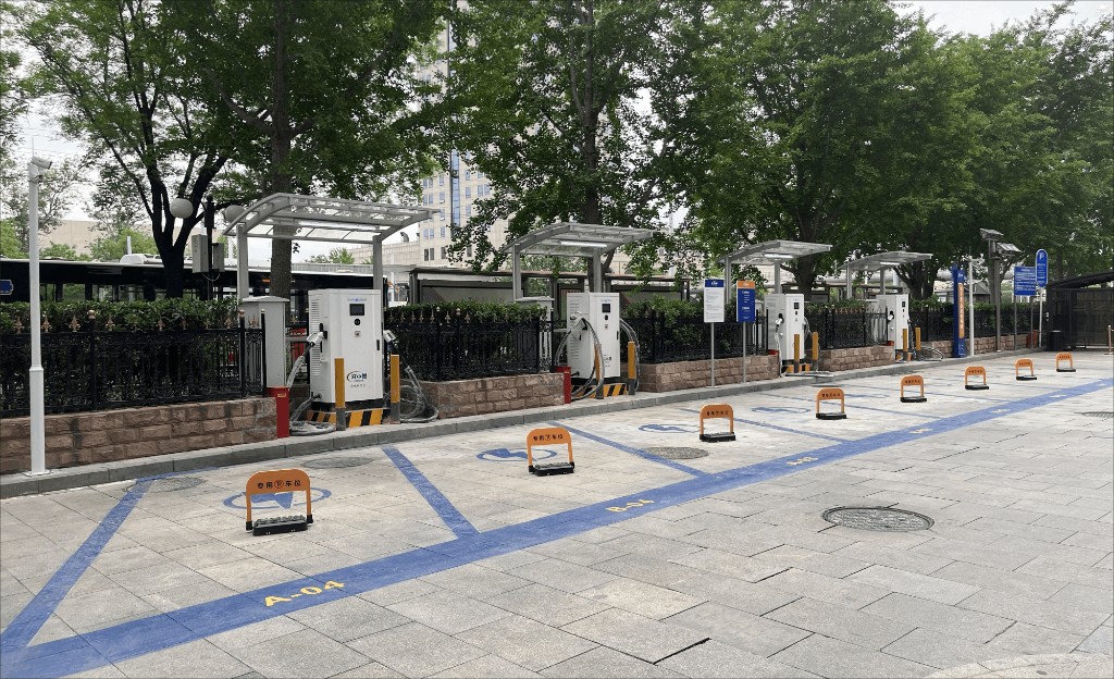北京腾达大厦智能地锁充电示范站接入充小兽充电云平台